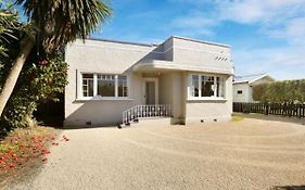 Central And Affordable - Cute Art Deco